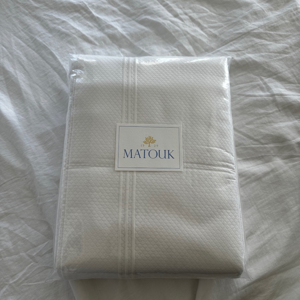 Matouk King Coverlet - Bel Tempo Diamond Pique White